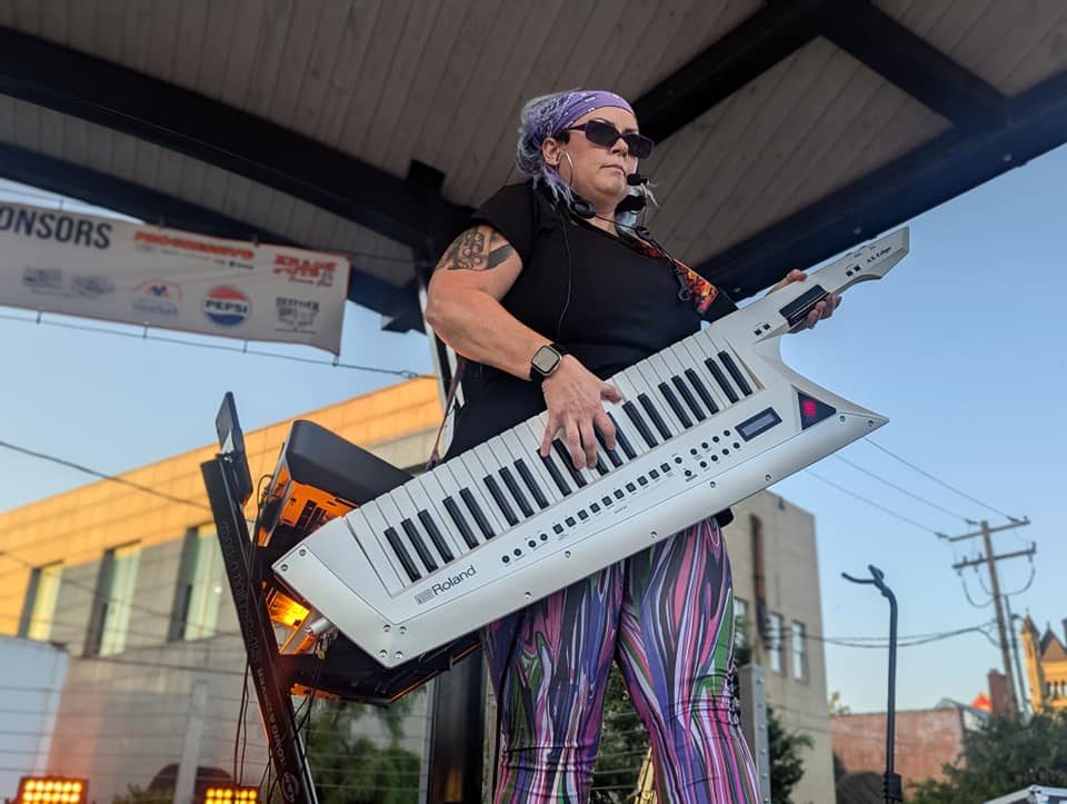 Lindsay on keytar at Massillon